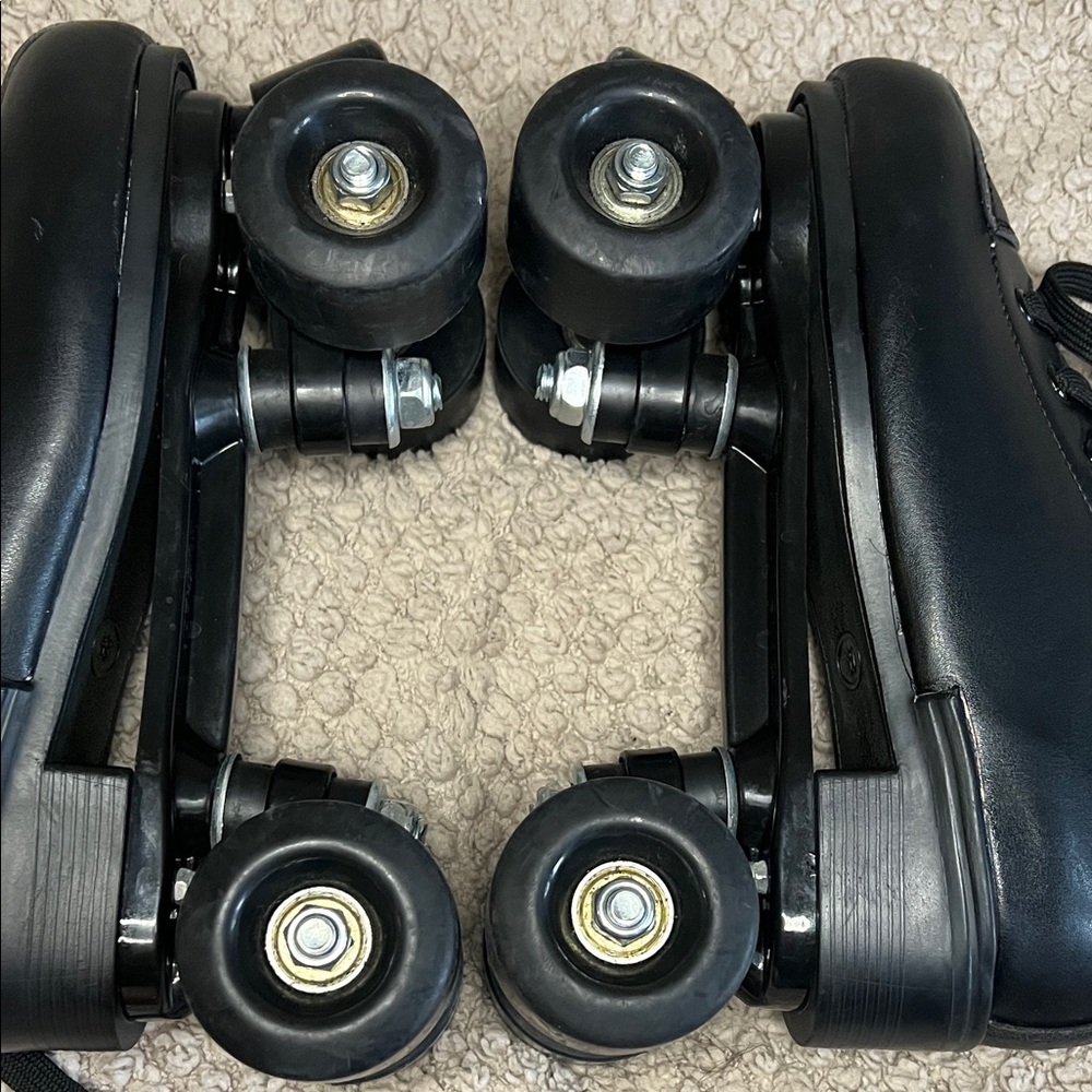 Black Roller Skates w/ Bag - Picture 7 of 9
